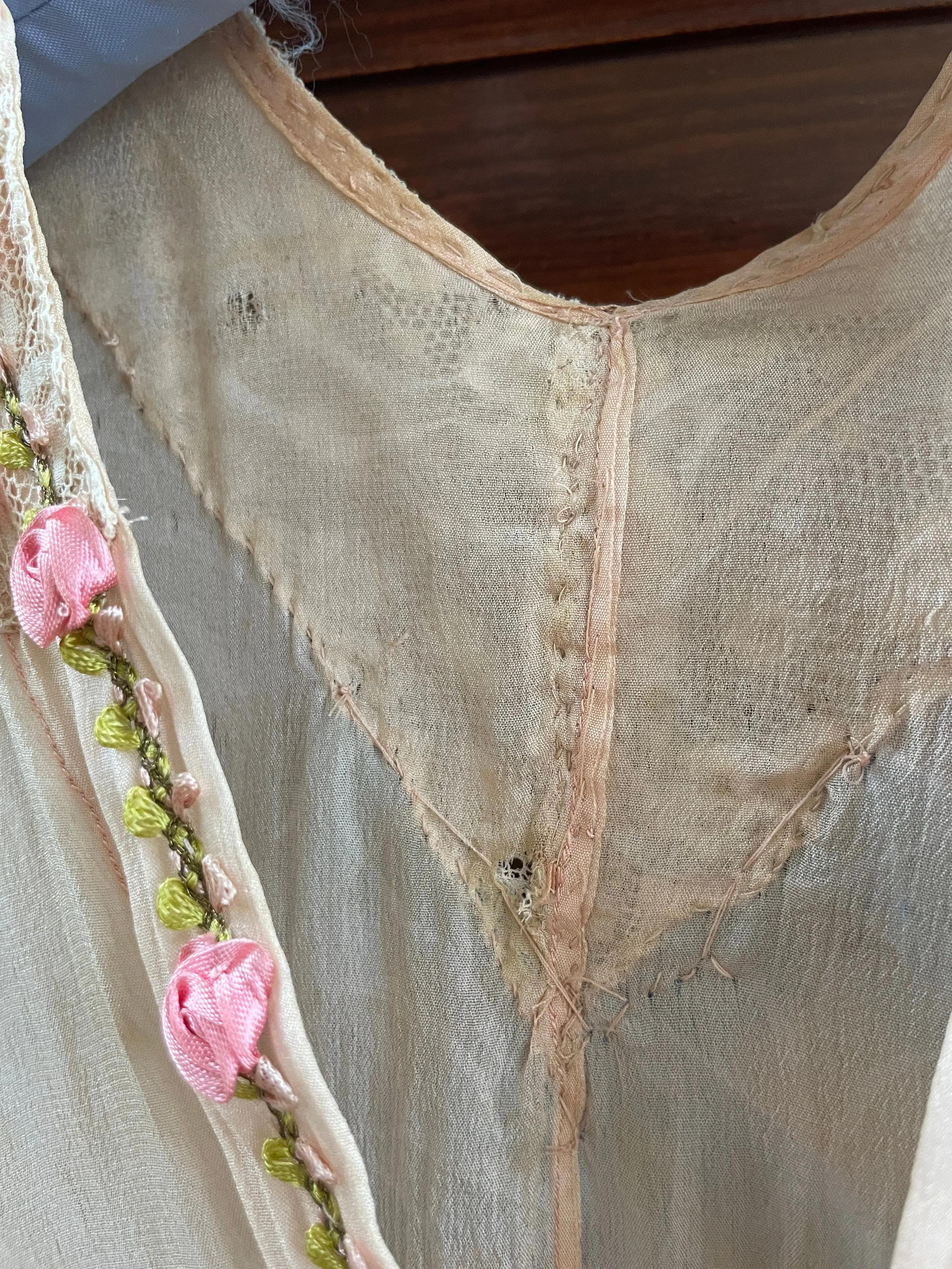 1920s Lace & Deco Floral Printed Silk Ribbon-work Robe
