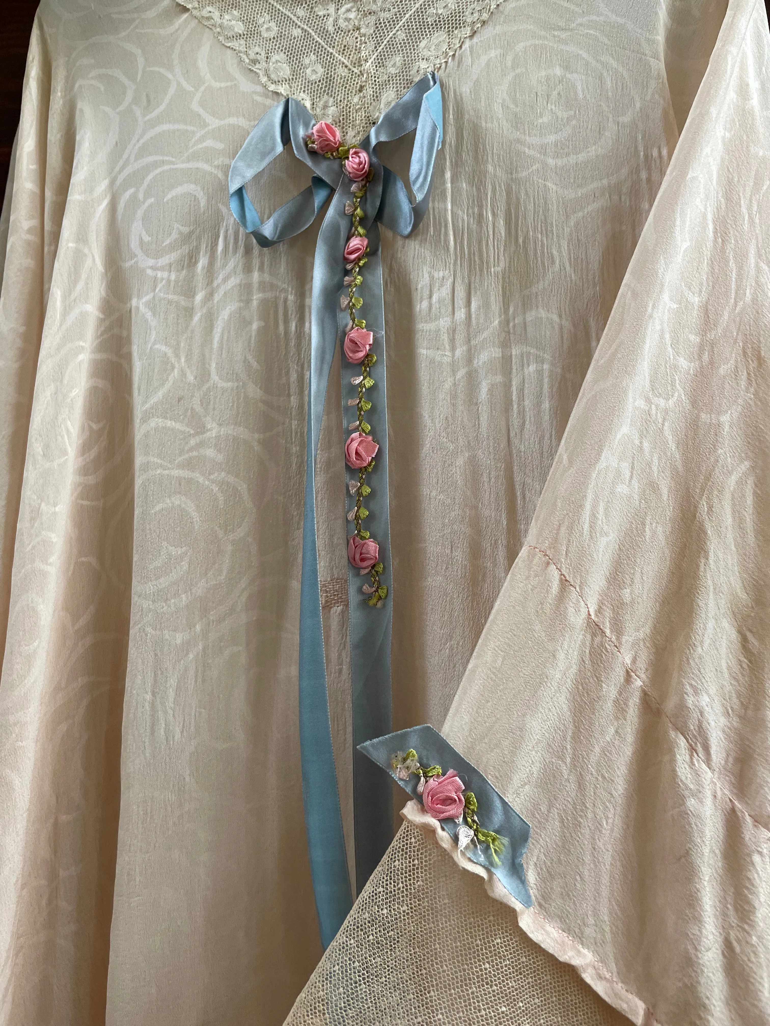 1920s Lace & Deco Floral Printed Silk Ribbon-work Robe