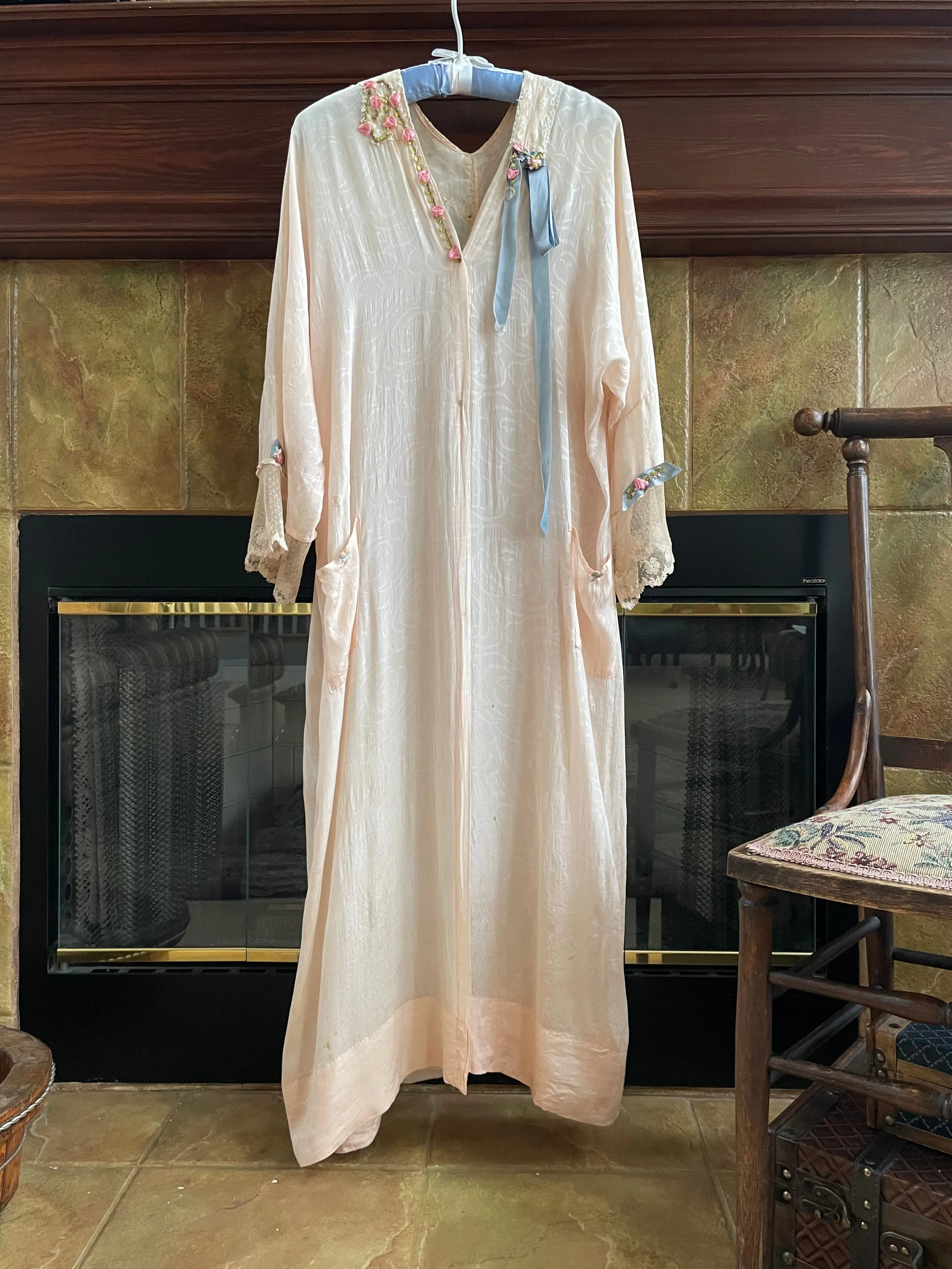 1920s Lace & Deco Floral Printed Silk Ribbon-work Robe