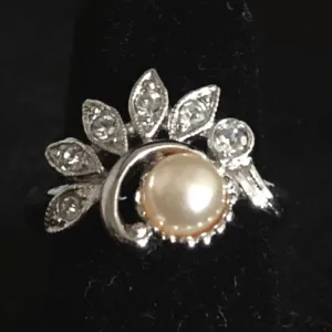 1975 Avon Fan Fare Ring