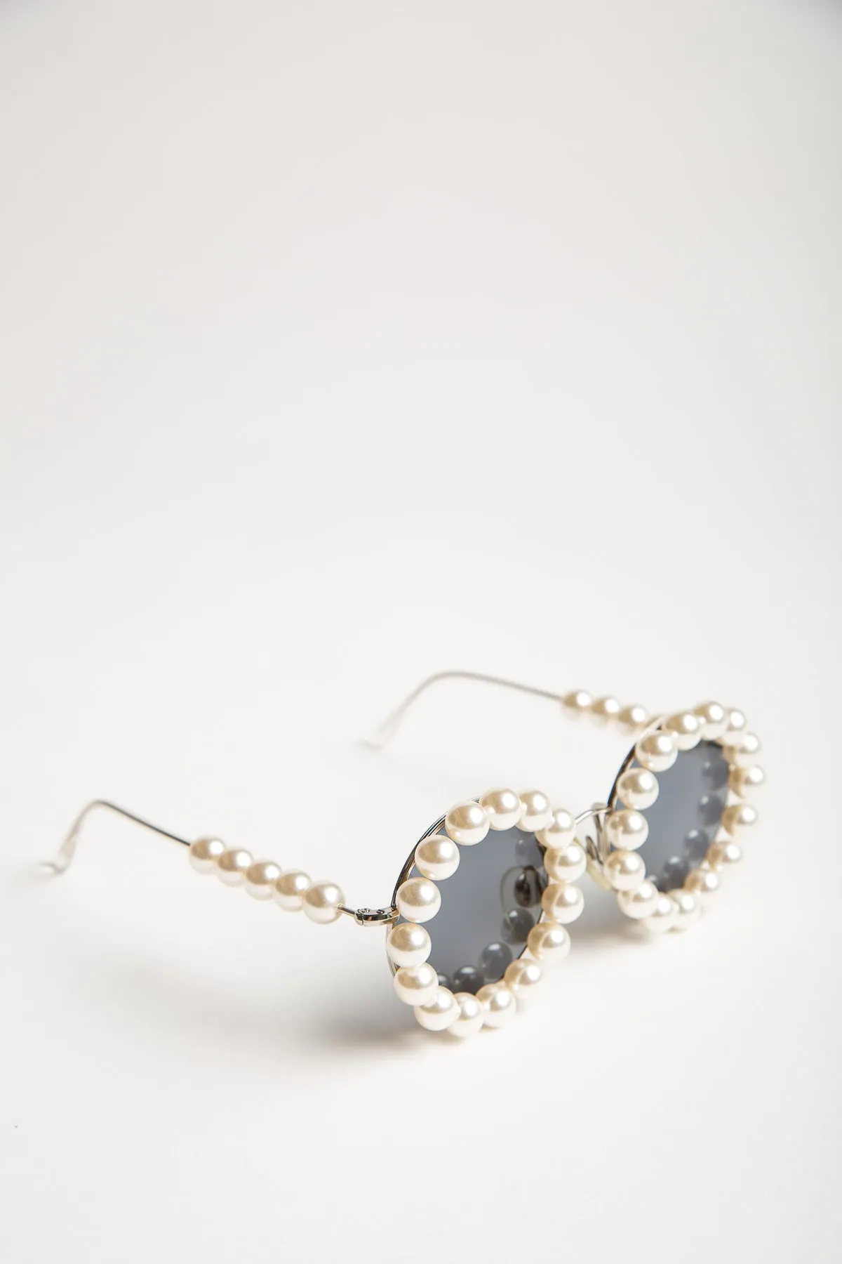 CHANEL | VINTAGE 1994 PEARL RUNWAY SUNGLASSES