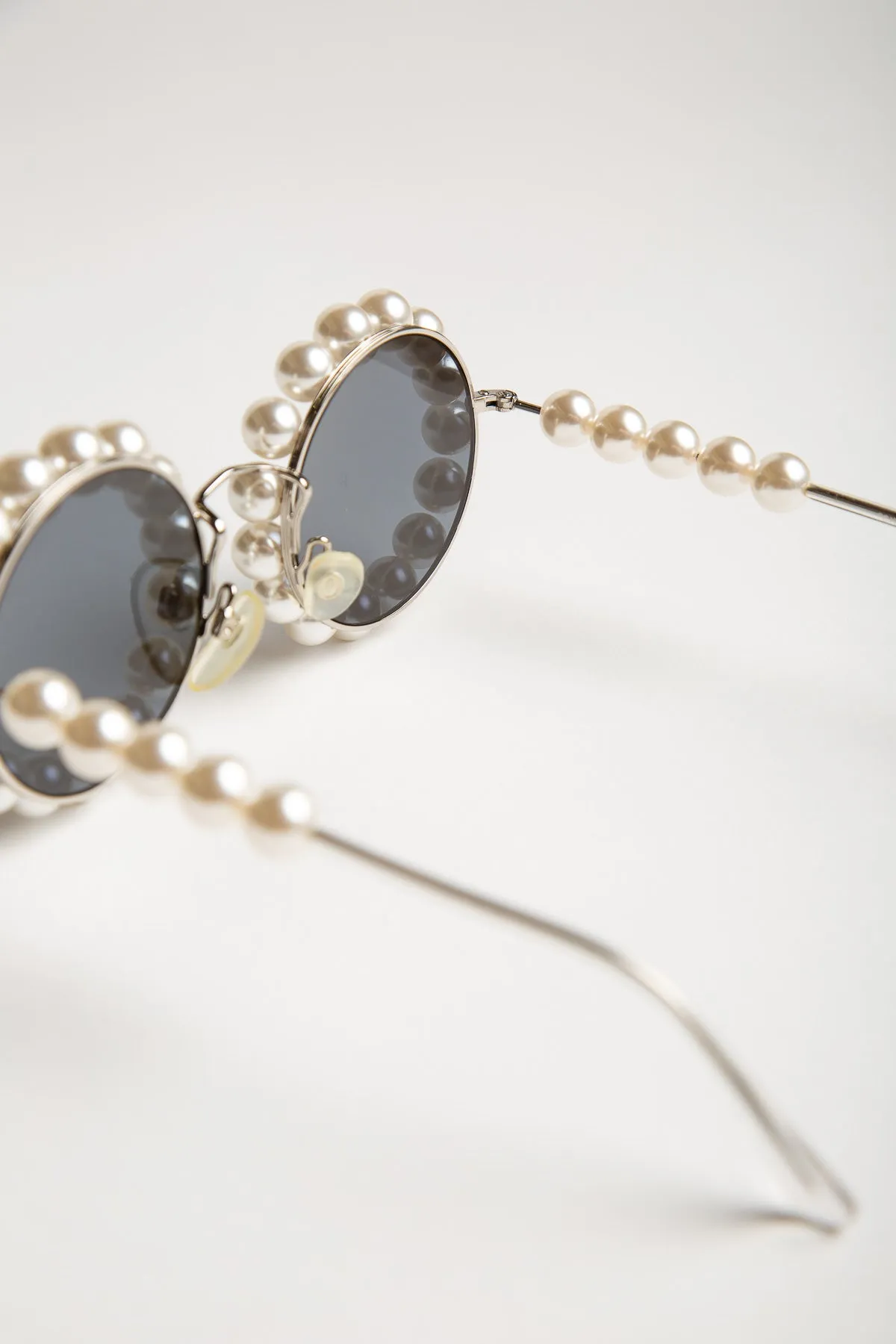 CHANEL | VINTAGE 1994 PEARL RUNWAY SUNGLASSES