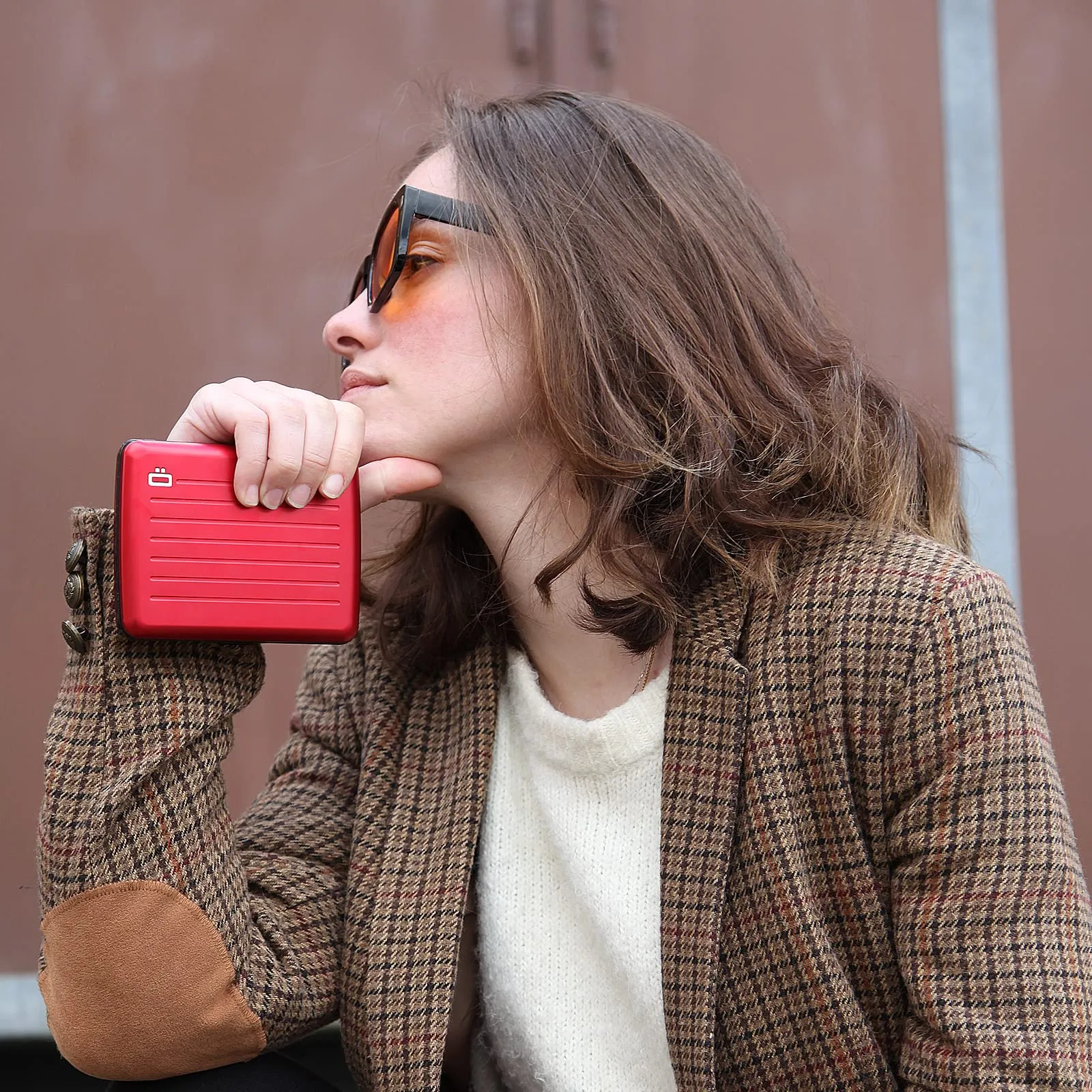 ÖGON -DESIGNS- Aluminum wallet Smart case V2 Large with hidden compartment for coins - Strong resistant card holder RFID Protection - Up to 10 cards and tickets (Aluminum Red)