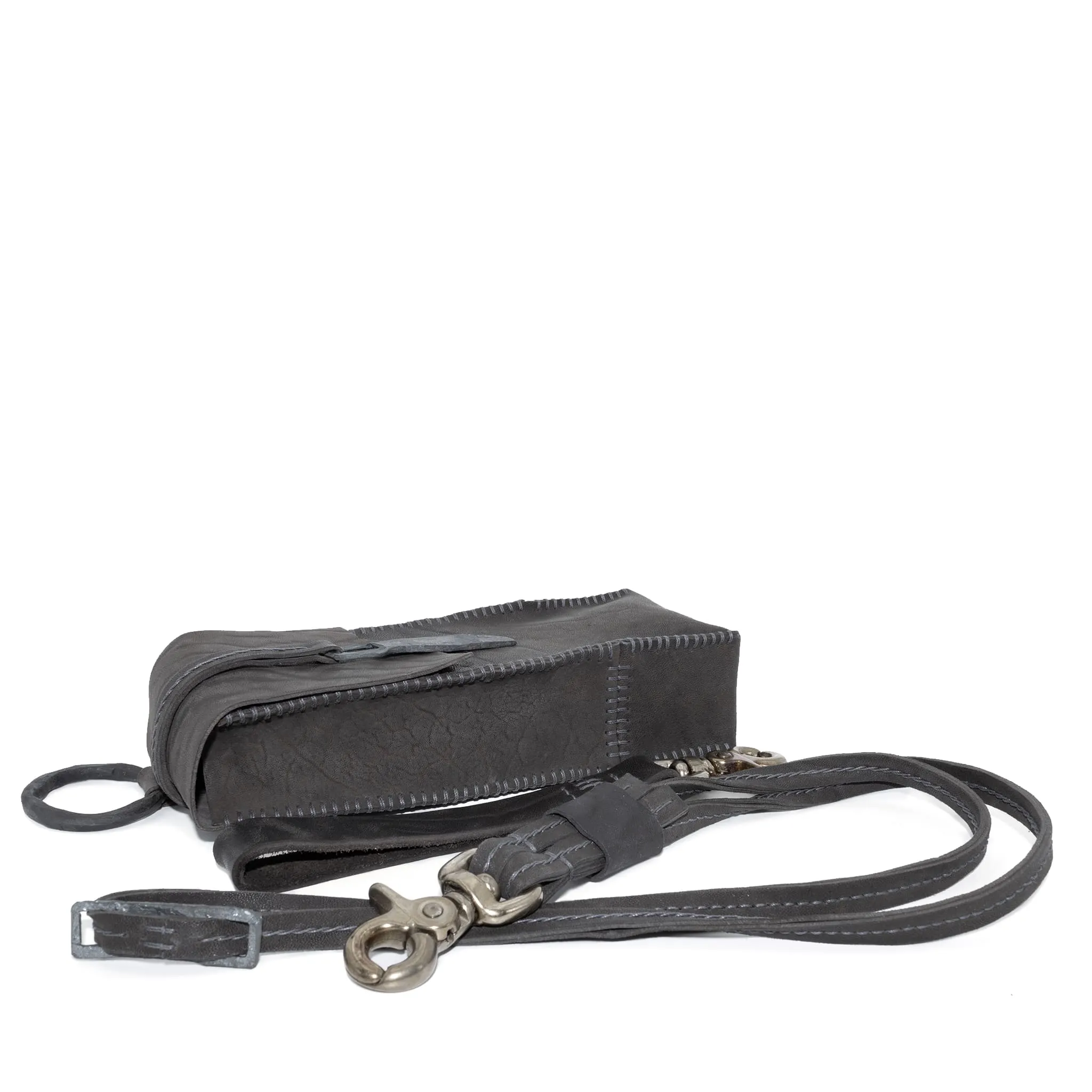 iron dyed horse culatta leather phone pouch