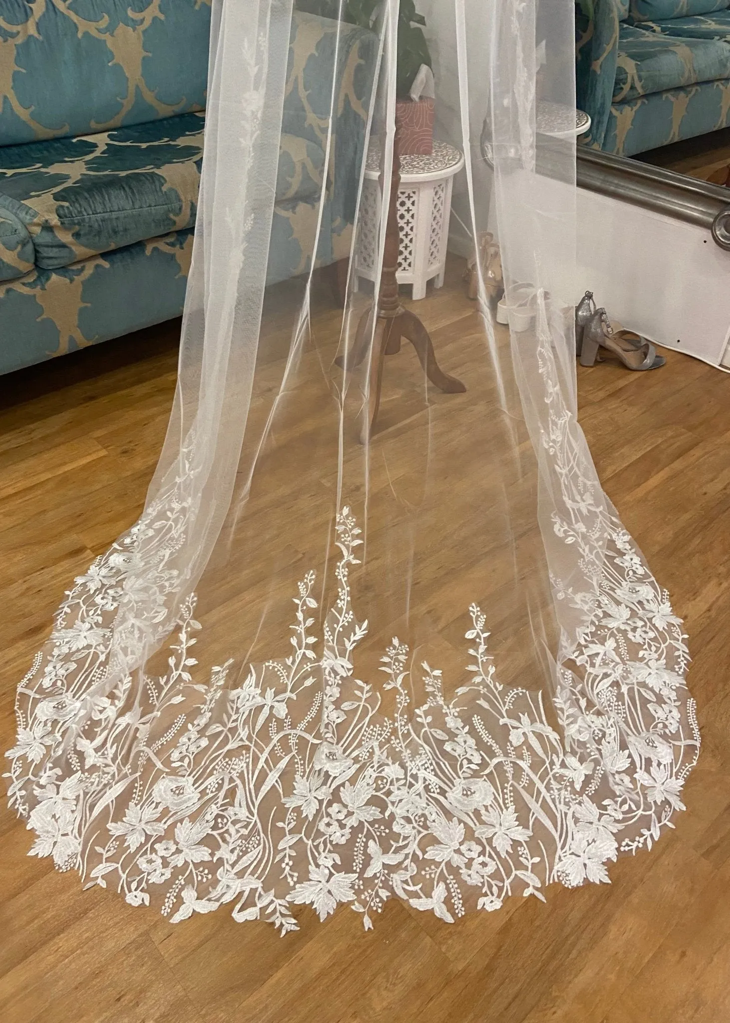 Lovers lavish lace trim bridal veil in ivory Express NZ Wide
