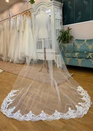Luxurious scallop lace trim veil in white in 3 metre length Express NZ Wide