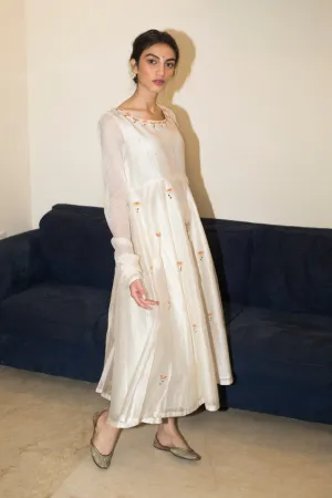 Nargis Kalikurta With Daisy Buti & Chanderi Silk Palazzo