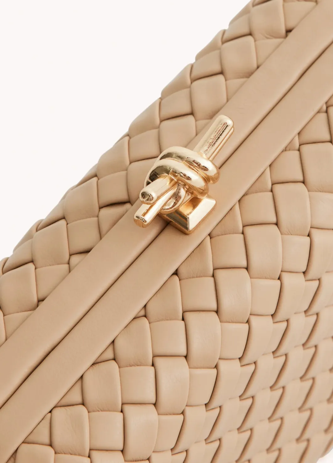 Neveah Woven Clutch Nude